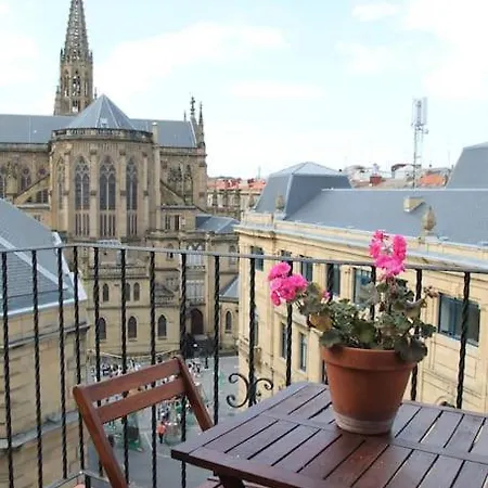 Luminoso Apartamento Con Terraza Y Parking Gratis. Appartamento