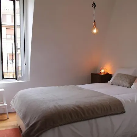 Luminoso Apartamento Con Terraza Y Parking Gratis. Appartamento *